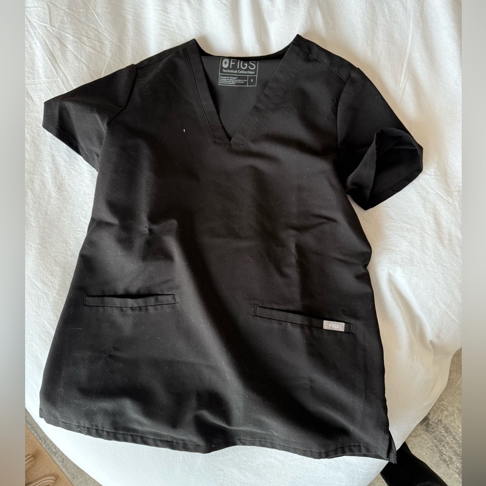 Figs Casma 3 pocket scrub top